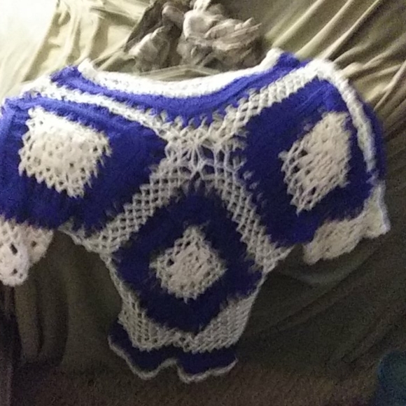 A black & white pair of capri's - Picture 3 of 6